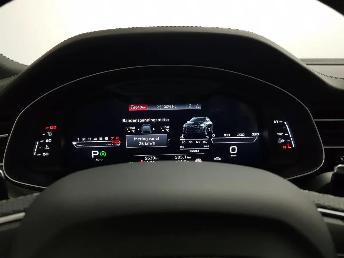 4.0 TFSI RS Q8 Quattro 600pk! Panorama dak Navigatie Electrische achterklep Led Camera Climate Control Parkeer sensoren voor en achter Lichtmetalen Velgen