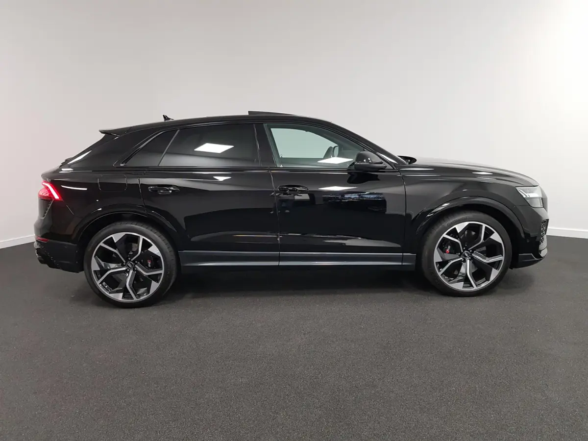 4.0 TFSI RS Q8 Quattro 600pk! Panorama dak Navigatie Electrische achterklep Led Camera Climate Control Parkeer sensoren voor en achter Lichtmetalen Velgen