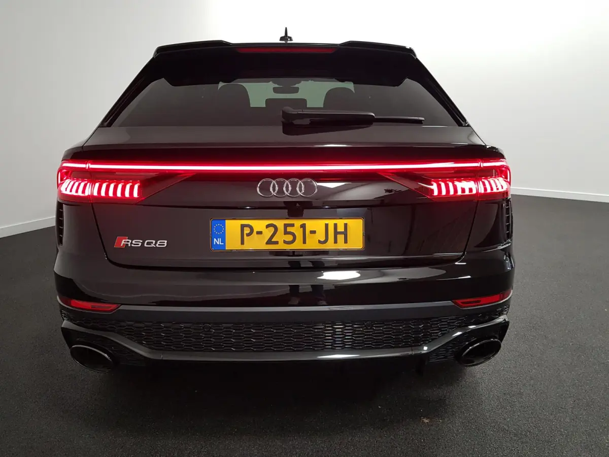 4.0 TFSI RS Q8 Quattro 600pk! Panorama dak Navigatie Electrische achterklep Led Camera Climate Control Parkeer sensoren voor en achter Lichtmetalen Velgen