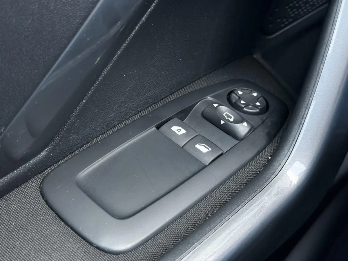 1.2 PureTech Blue Lion 2e Eigenaar|Navi|Airco|Carplay|D-riem vv in 2024|Cruise|N.A.P|APK tot 09-2027