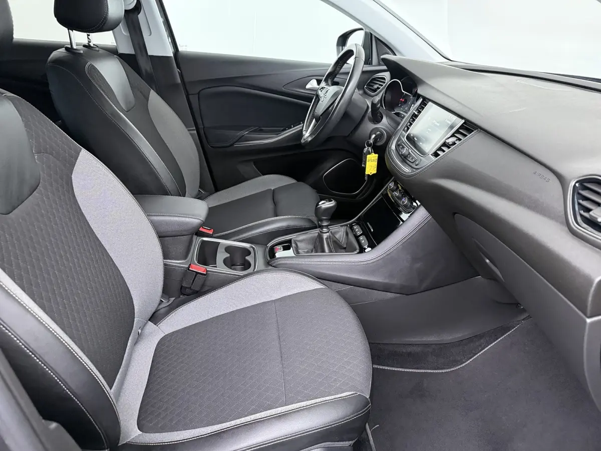 1.2 Turbo Business Elegance / Navigatie / 360 Camera / Parkeersensoren / Carplay / LED / ECC / 17'' LMV
