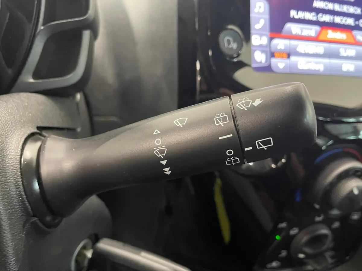 1.0 VTi Feel Airco Navigatie Apple Carplay Android Auto Achteruitrij camera Leder Multifunctioneel stuurwiel