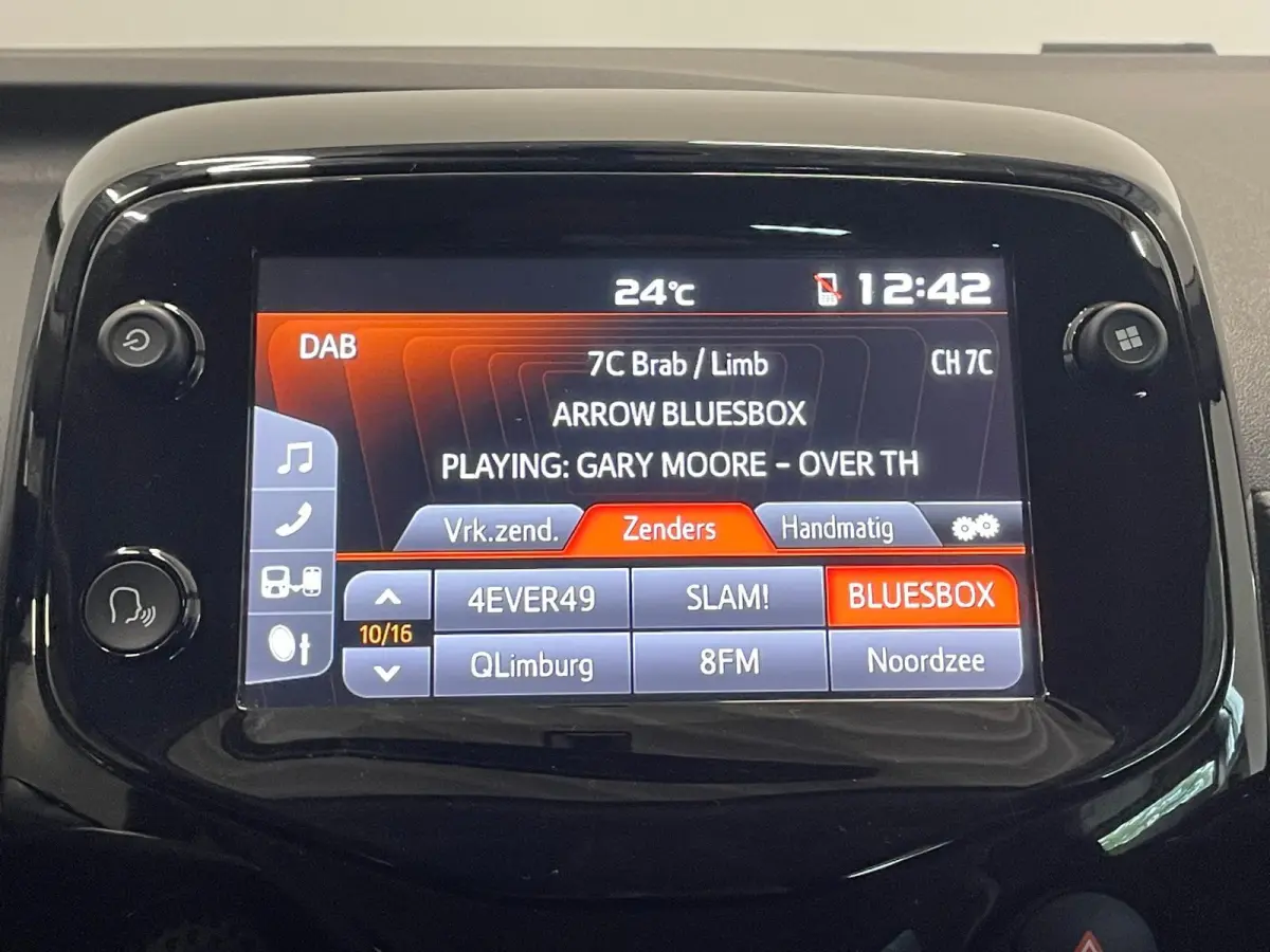1.0 VTi Feel Airco Navigatie Apple Carplay Android Auto Achteruitrij camera Leder Multifunctioneel stuurwiel
