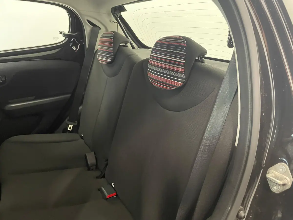 1.0 VTi Feel Airco Navigatie Apple Carplay Android Auto Achteruitrij camera Leder Multifunctioneel stuurwiel