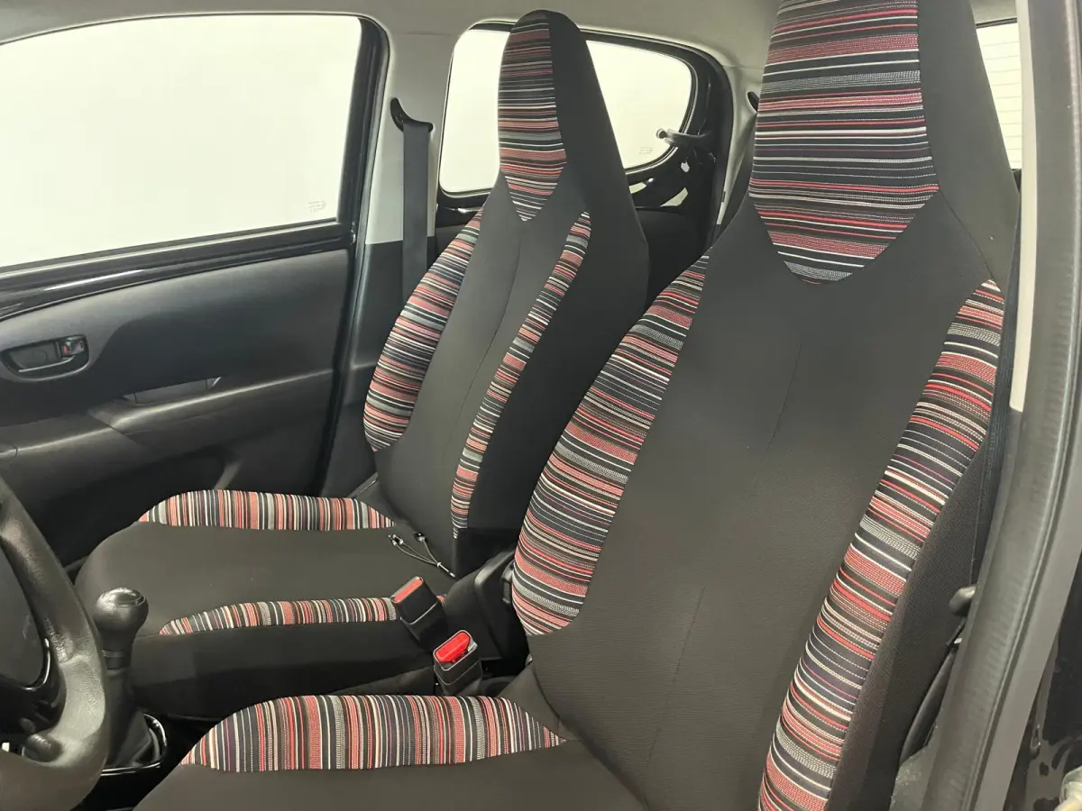 1.0 VTi Feel Airco Navigatie Apple Carplay Android Auto Achteruitrij camera Leder Multifunctioneel stuurwiel