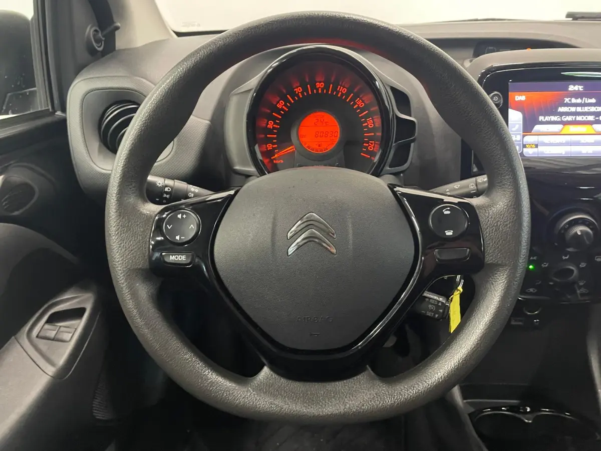 1.0 VTi Feel Airco Navigatie Apple Carplay Android Auto Achteruitrij camera Leder Multifunctioneel stuurwiel