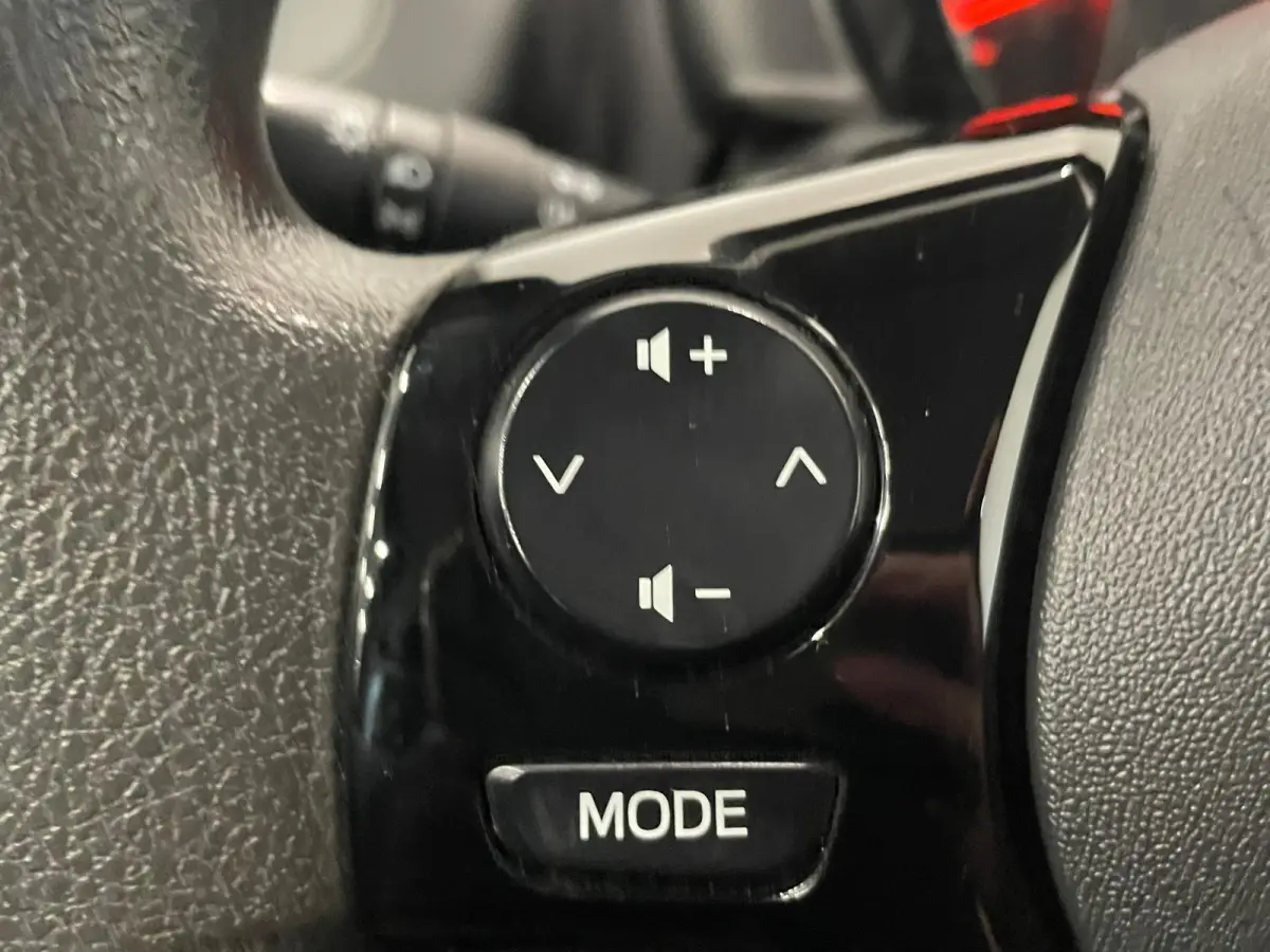 1.0 VTi Feel Airco Navigatie Apple Carplay Android Auto Achteruitrij camera Leder Multifunctioneel stuurwiel