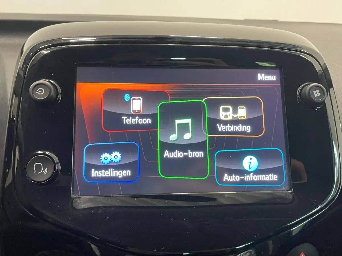 1.0 VTi Feel Airco Navigatie Apple Carplay Android Auto Achteruitrij camera Leder Multifunctioneel stuurwiel