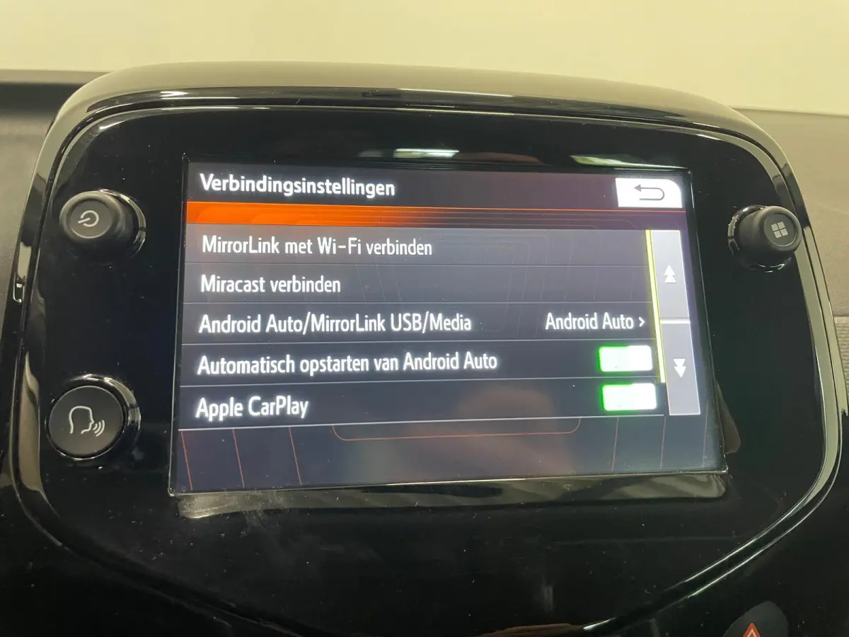1.0 VTi Feel Airco Navigatie Apple Carplay Android Auto Achteruitrij camera Leder Multifunctioneel stuurwiel