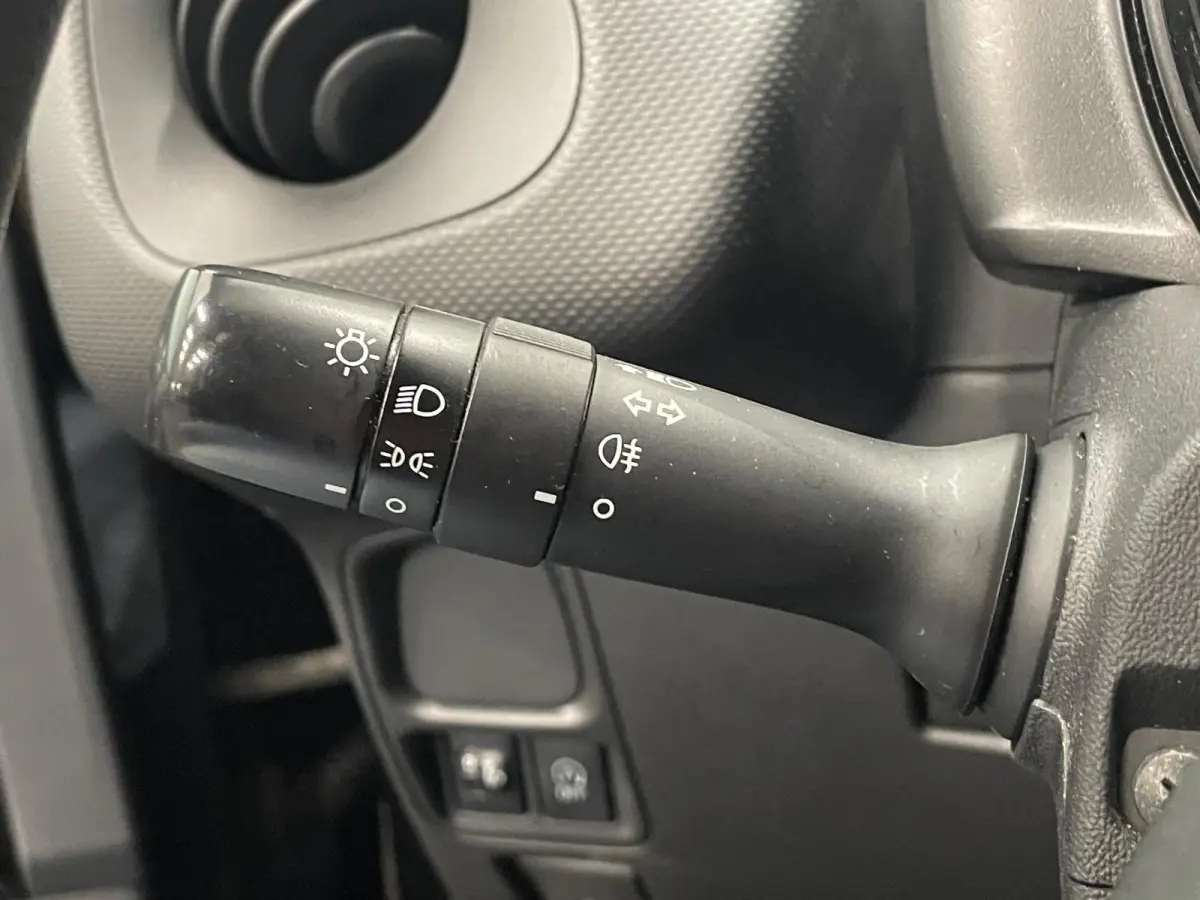 1.0 VTi Feel Airco Navigatie Apple Carplay Android Auto Achteruitrij camera Leder Multifunctioneel stuurwiel