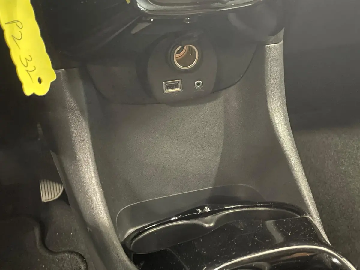 1.0 VTi Feel Airco Navigatie Apple Carplay Android Auto Achteruitrij camera Leder Multifunctioneel stuurwiel