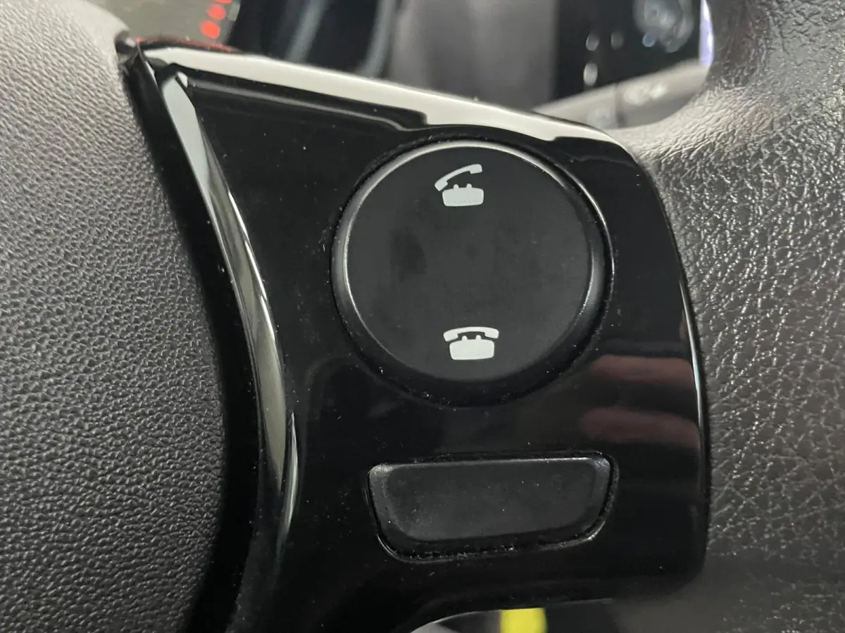 1.0 VTi Feel Airco Navigatie Apple Carplay Android Auto Achteruitrij camera Leder Multifunctioneel stuurwiel