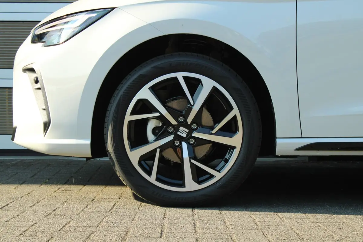 1.0 EcoTSI 95pk FR Business Connect | Achteruitrijcamera | Stoelverwarming