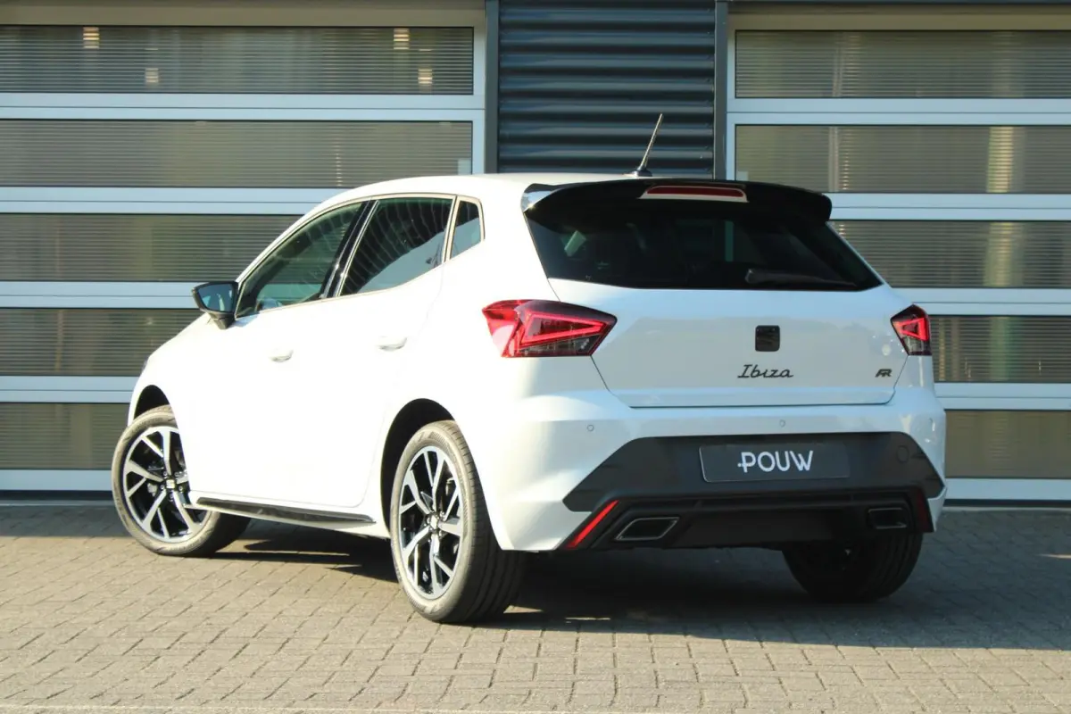1.0 EcoTSI 95pk FR Business Connect | Achteruitrijcamera | Stoelverwarming