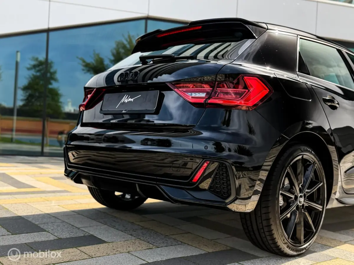 30 TFSI S Line | Led | Black on black