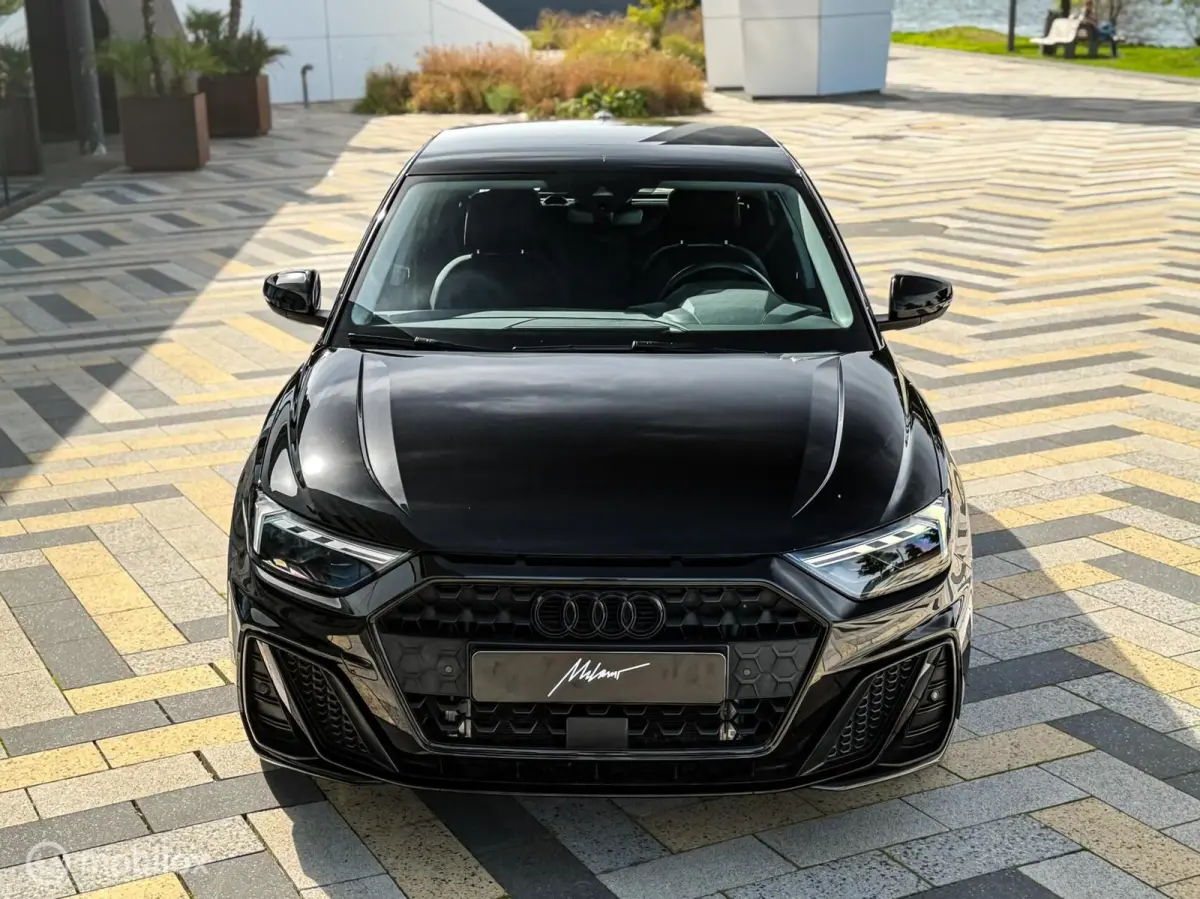 30 TFSI S Line | Led | Black on black