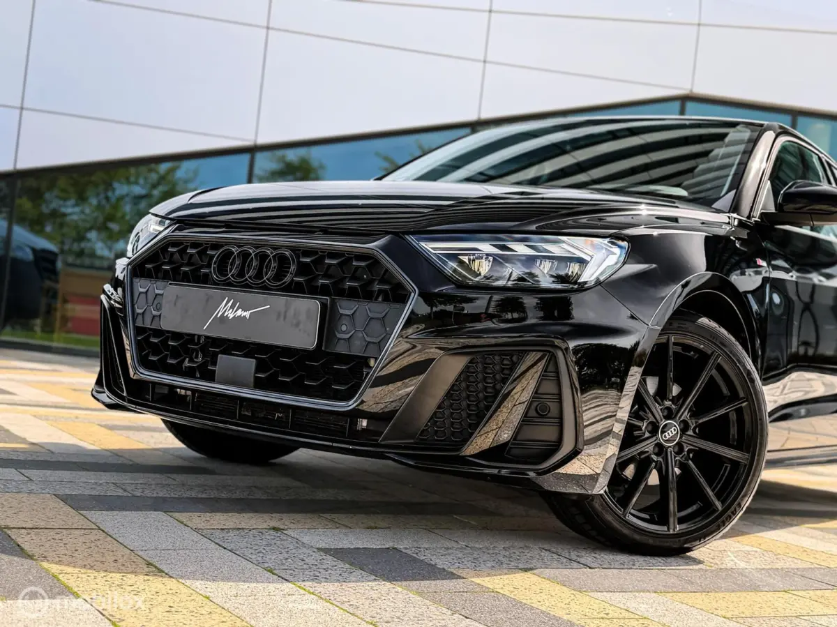 30 TFSI S Line | Led | Black on black