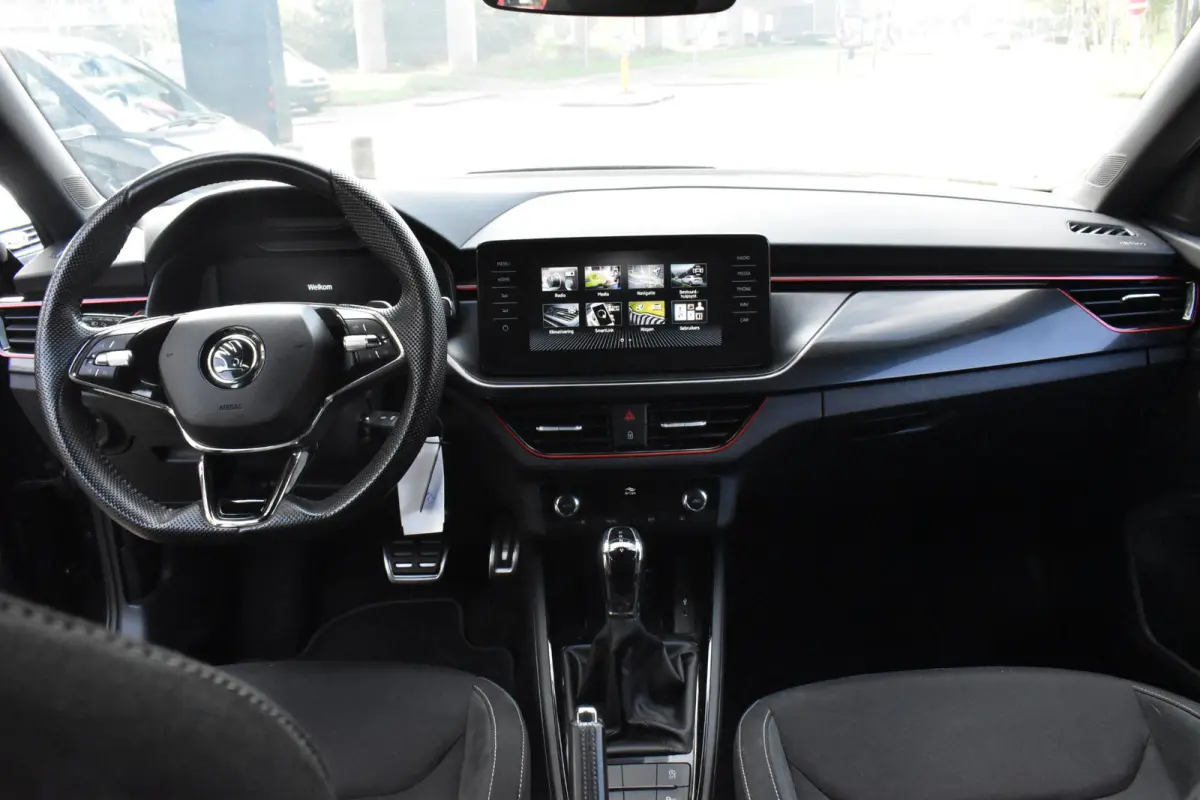 1.0 TSI Sport Business Automaat | 1e Eigenaar | Navi | Apple Carplay/Android Auto | BSM | 12 mnd BOVAG garantie | Whatsapp 06-53188999