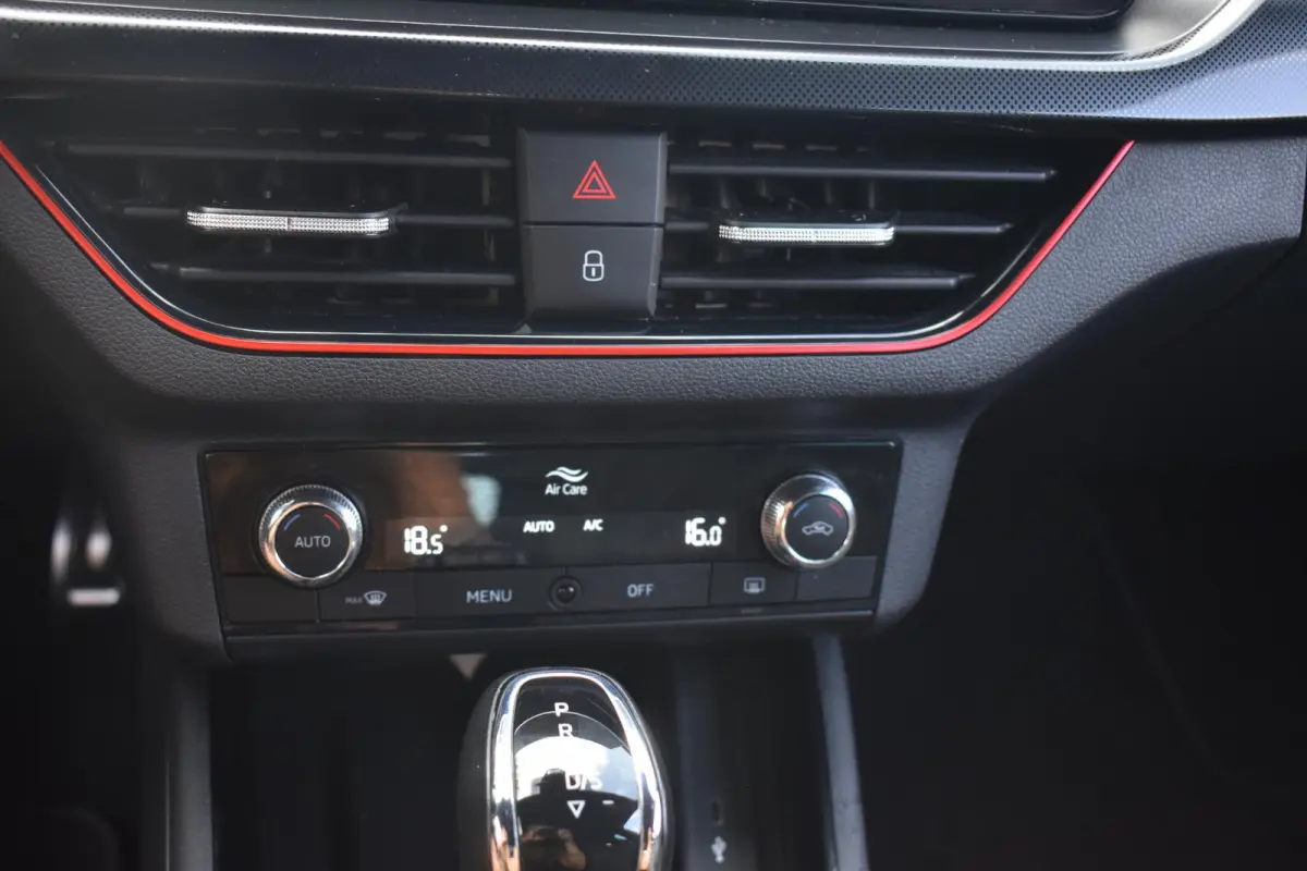 1.0 TSI Sport Business Automaat | 1e Eigenaar | Navi | Apple Carplay/Android Auto | BSM | 12 mnd BOVAG garantie | Whatsapp 06-53188999