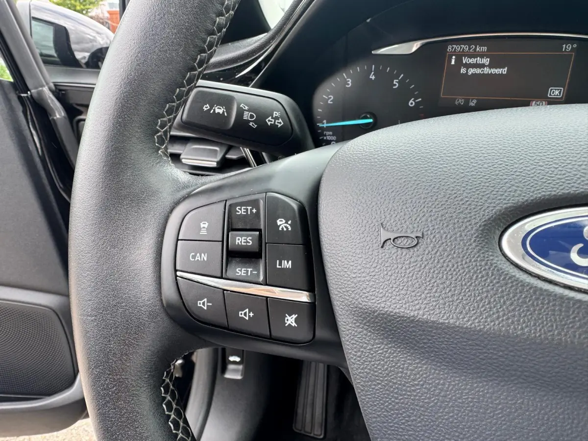 1.0 EcoBoost Titanium | Achteruitrijcamera | Adaptive Cruise Ctrl | Panoramadak | B&O Audiosysteem | Navigatie |