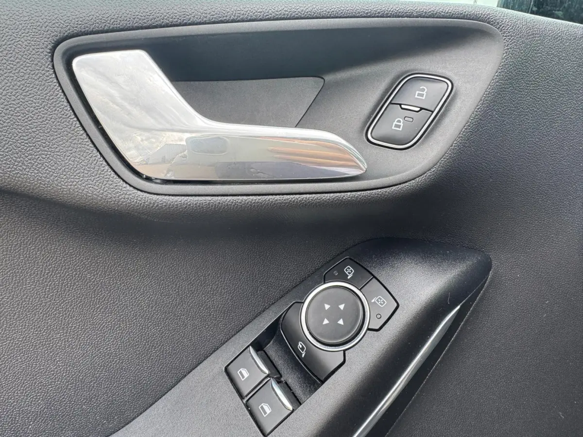 1.0 EcoBoost Titanium | Achteruitrijcamera | Adaptive Cruise Ctrl | Panoramadak | B&O Audiosysteem | Navigatie |