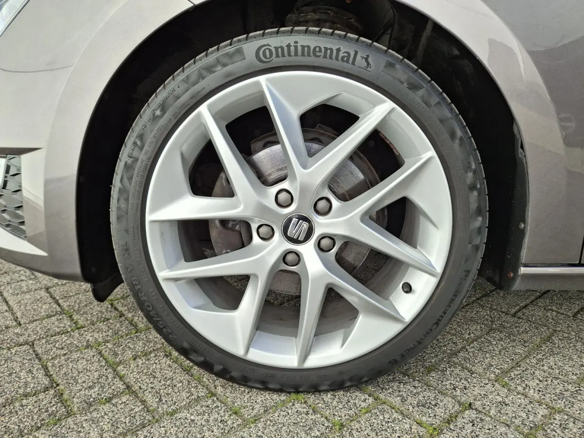 1.4 EcoTSI FR Connect | Apple Carplay & Android Auto | Full LED | 18'' LMV | Trekhaak | Navigatie |