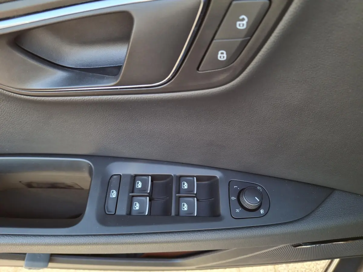 1.4 EcoTSI FR Connect | Apple Carplay & Android Auto | Full LED | 18'' LMV | Trekhaak | Navigatie |