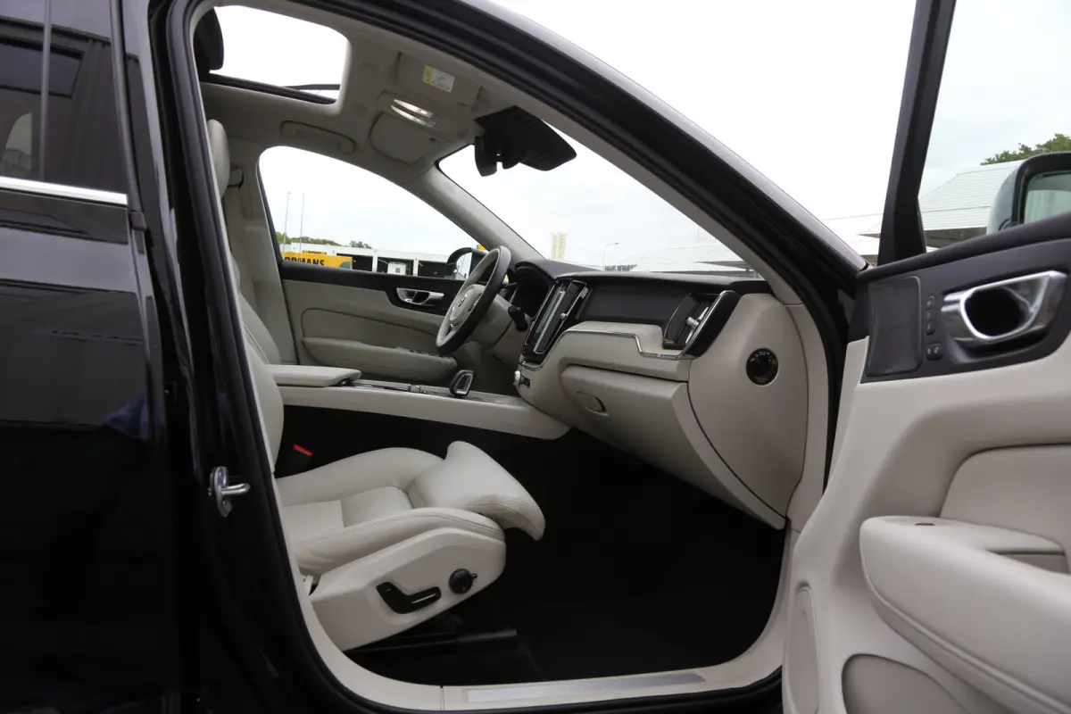 2.0 T6 Plug-in hybrid Long Range AWD Plus Bright*Perfect Onderh.*Pano/Elek. Trekhaak/inscription Stoelen/Stoelverw.V+A/Stuurverw./ACC/Pilot ass./360 Camera/Memorie/BLIS/Parkeersens.V+A/19 in