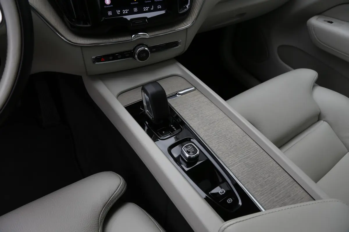 2.0 T6 Plug-in hybrid Long Range AWD Plus Bright*Perfect Onderh.*Pano/Elek. Trekhaak/inscription Stoelen/Stoelverw.V+A/Stuurverw./ACC/Pilot ass./360 Camera/Memorie/BLIS/Parkeersens.V+A/19 in