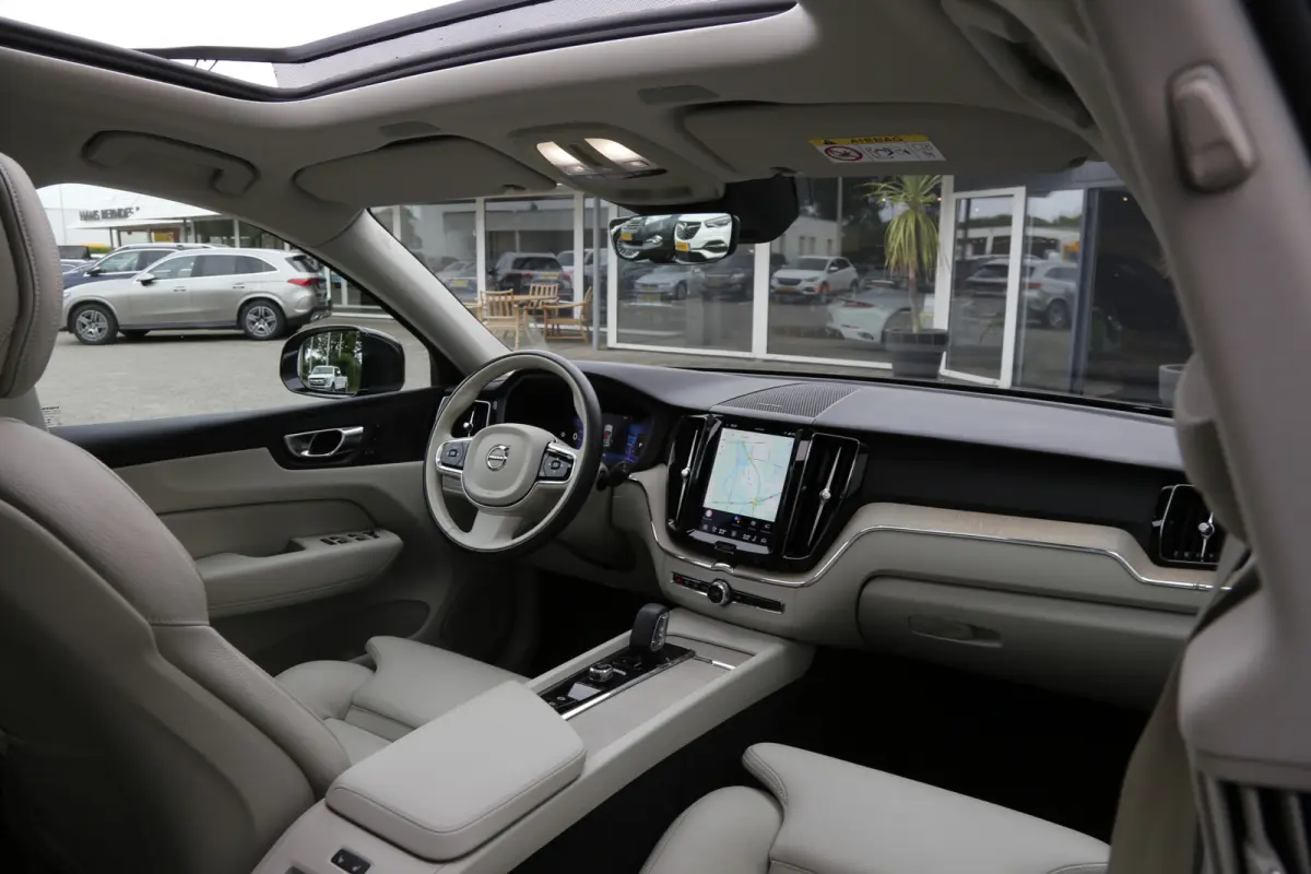 2.0 T6 Plug-in hybrid Long Range AWD Plus Bright*Perfect Onderh.*Pano/Elek. Trekhaak/inscription Stoelen/Stoelverw.V+A/Stuurverw./ACC/Pilot ass./360 Camera/Memorie/BLIS/Parkeersens.V+A/19 in