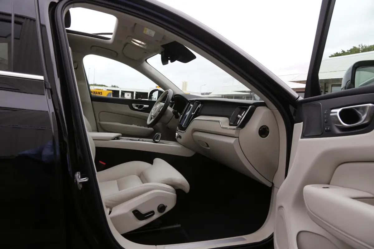 2.0 T6 Plug-in hybrid Long Range AWD Plus Bright*Perfect Onderh.*Pano/Elek. Trekhaak/inscription Stoelen/Stoelverw.V+A/Stuurverw./ACC/Pilot ass./360 Camera/Memorie/BLIS/Parkeersens.V+A/19 in