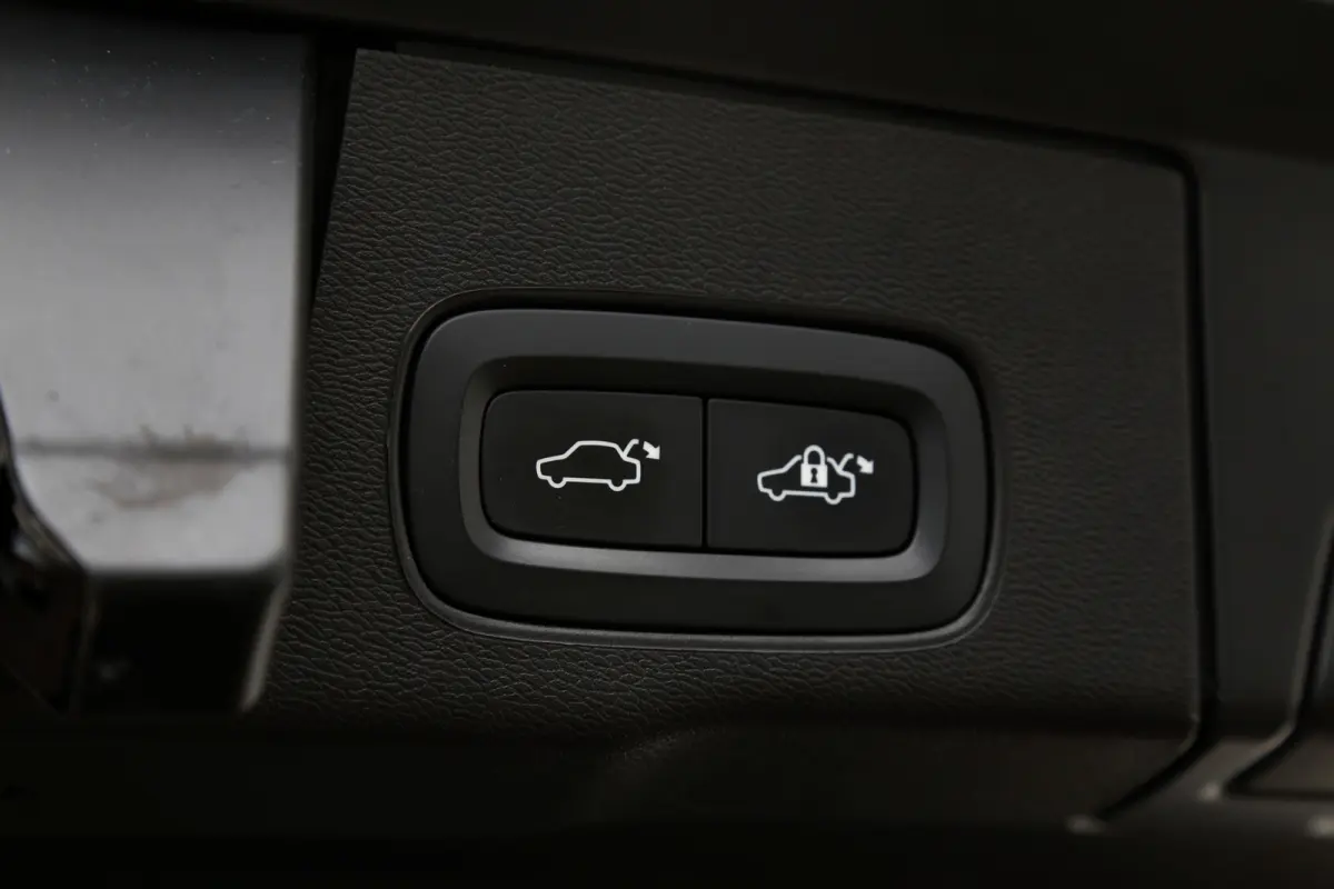 2.0 T6 Plug-in hybrid Long Range AWD Plus Bright*Perfect Onderh.*Pano/Elek. Trekhaak/inscription Stoelen/Stoelverw.V+A/Stuurverw./ACC/Pilot ass./360 Camera/Memorie/BLIS/Parkeersens.V+A/19 in