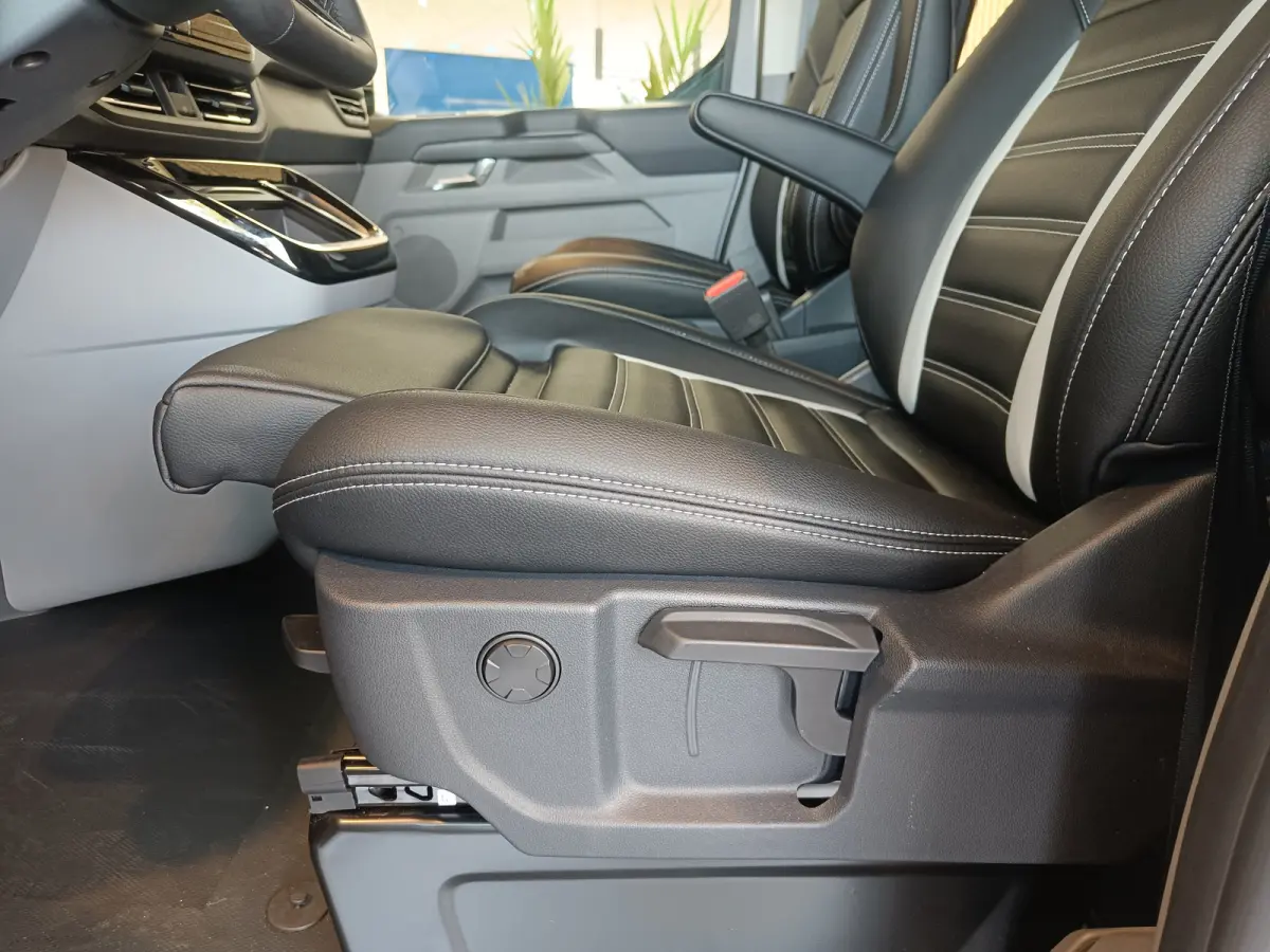 320 2.5 PHEV L2H1 Grey Platinum Dubbel Cabine