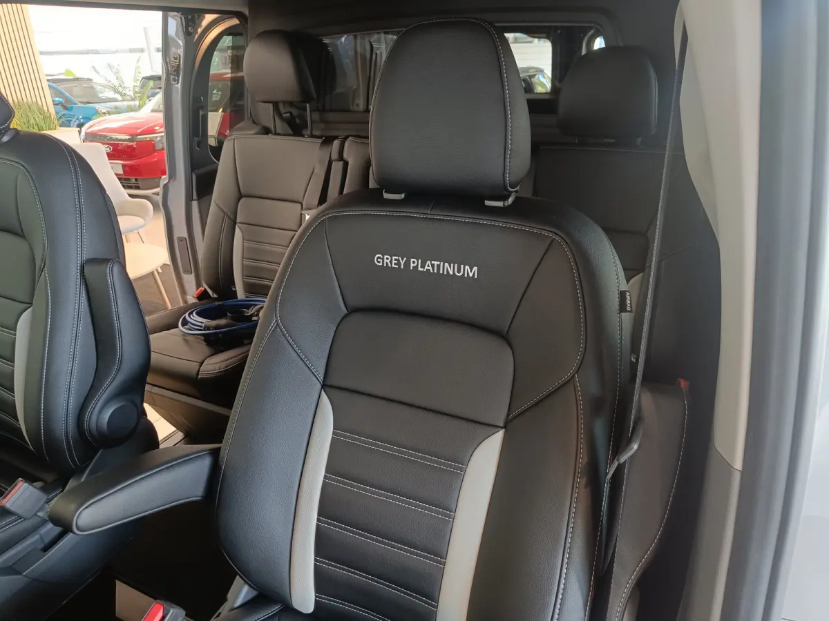 320 2.5 PHEV L2H1 Grey Platinum Dubbel Cabine