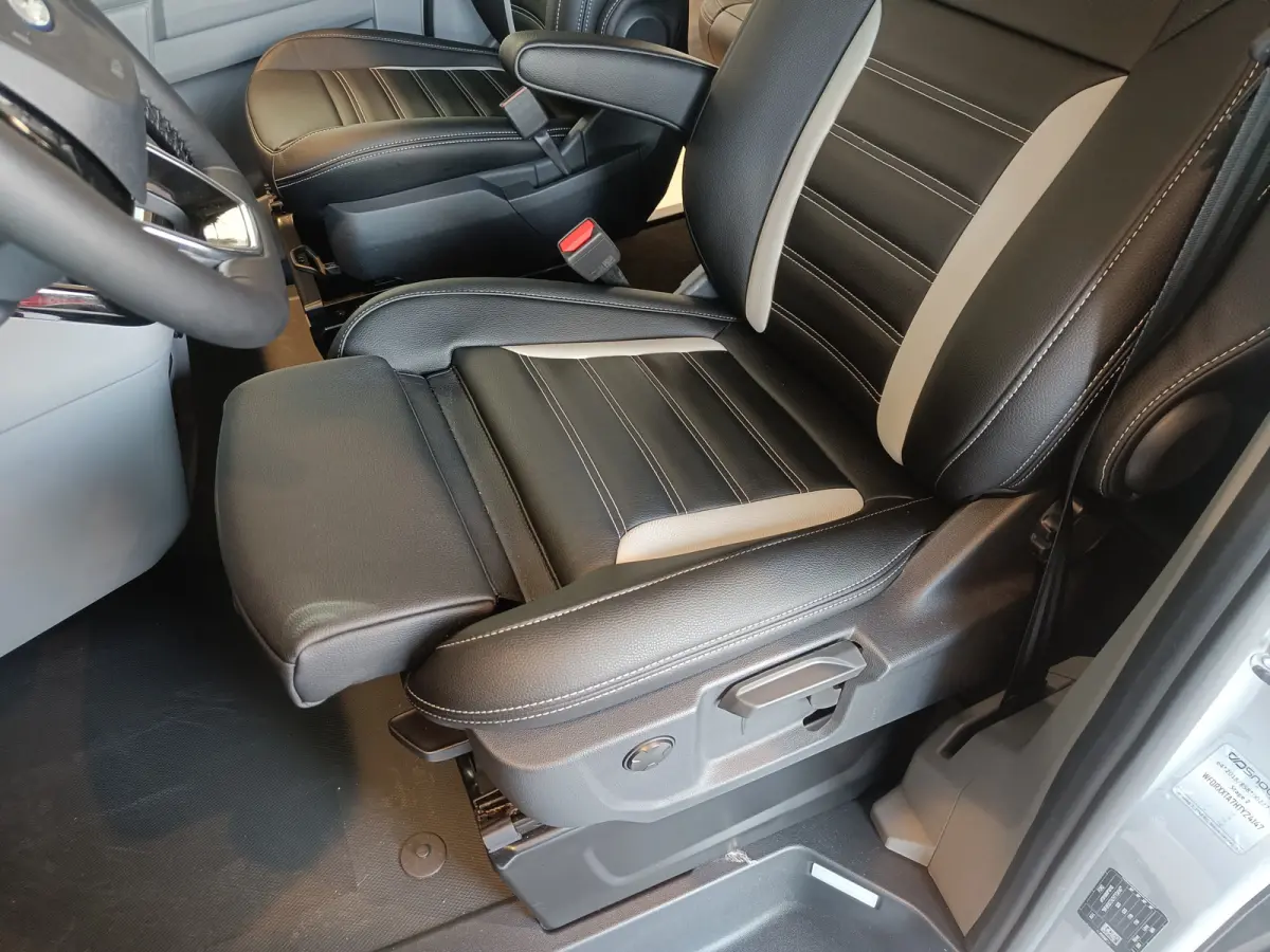 320 2.5 PHEV L2H1 Grey Platinum Dubbel Cabine