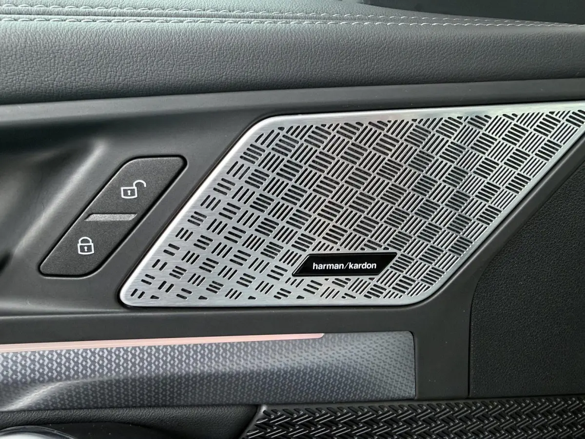 xDrive23i | Trekhaak | Panoramadak | Driving Assistant Plus | Harman Kardon | Stuurwielverwarming |