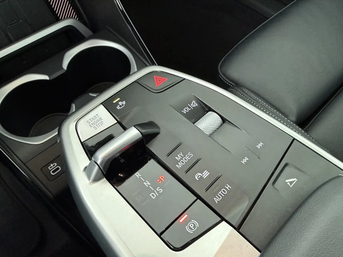 xDrive23i | Trekhaak | Panoramadak | Driving Assistant Plus | Harman Kardon | Stuurwielverwarming |