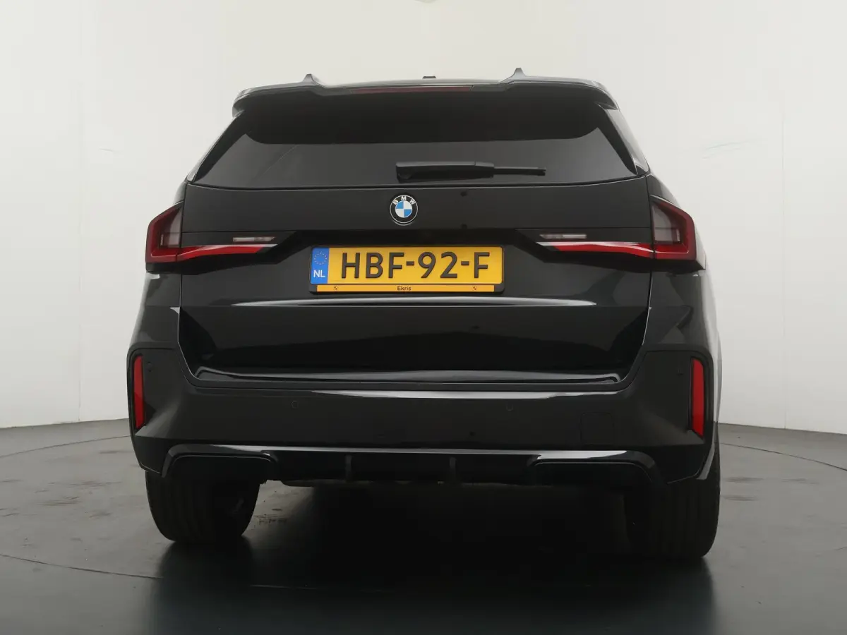 xDrive23i | Trekhaak | Panoramadak | Driving Assistant Plus | Harman Kardon | Stuurwielverwarming |