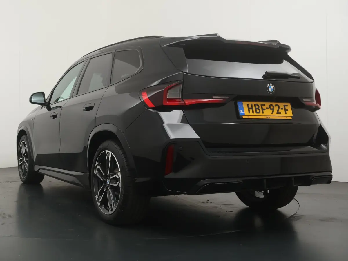 xDrive23i | Trekhaak | Panoramadak | Driving Assistant Plus | Harman Kardon | Stuurwielverwarming |