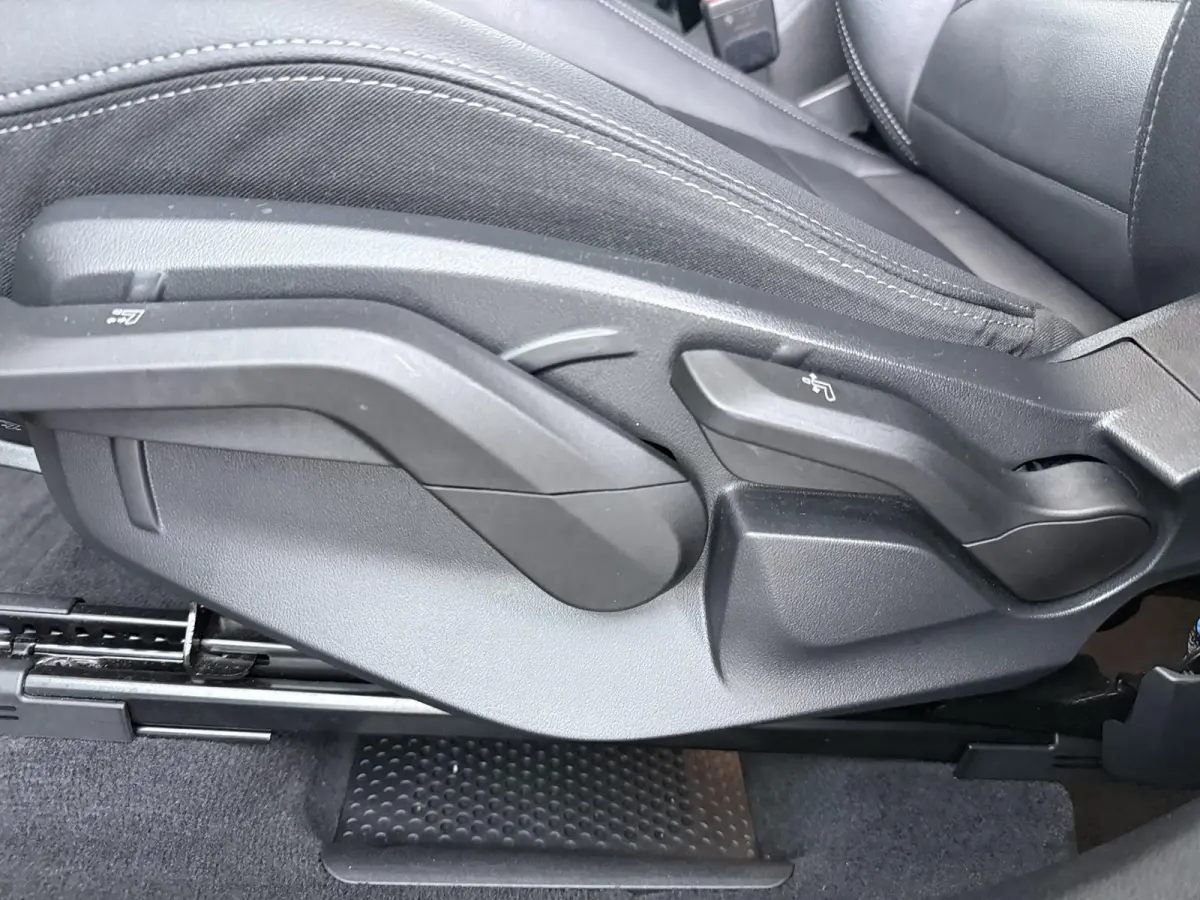 xDrive23i | Trekhaak | Panoramadak | Driving Assistant Plus | Harman Kardon | Stuurwielverwarming |