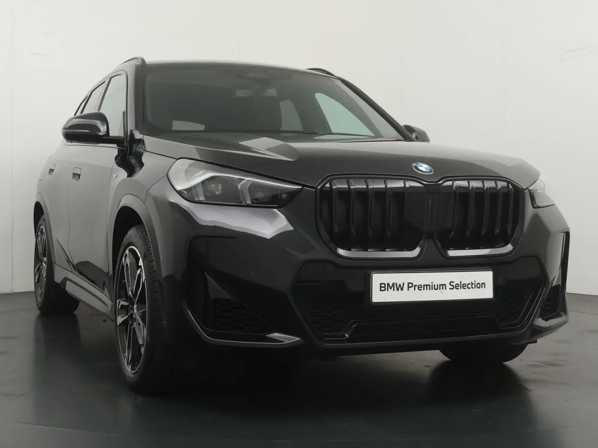 xDrive23i | Trekhaak | Panoramadak | Driving Assistant Plus | Harman Kardon | Stuurwielverwarming |