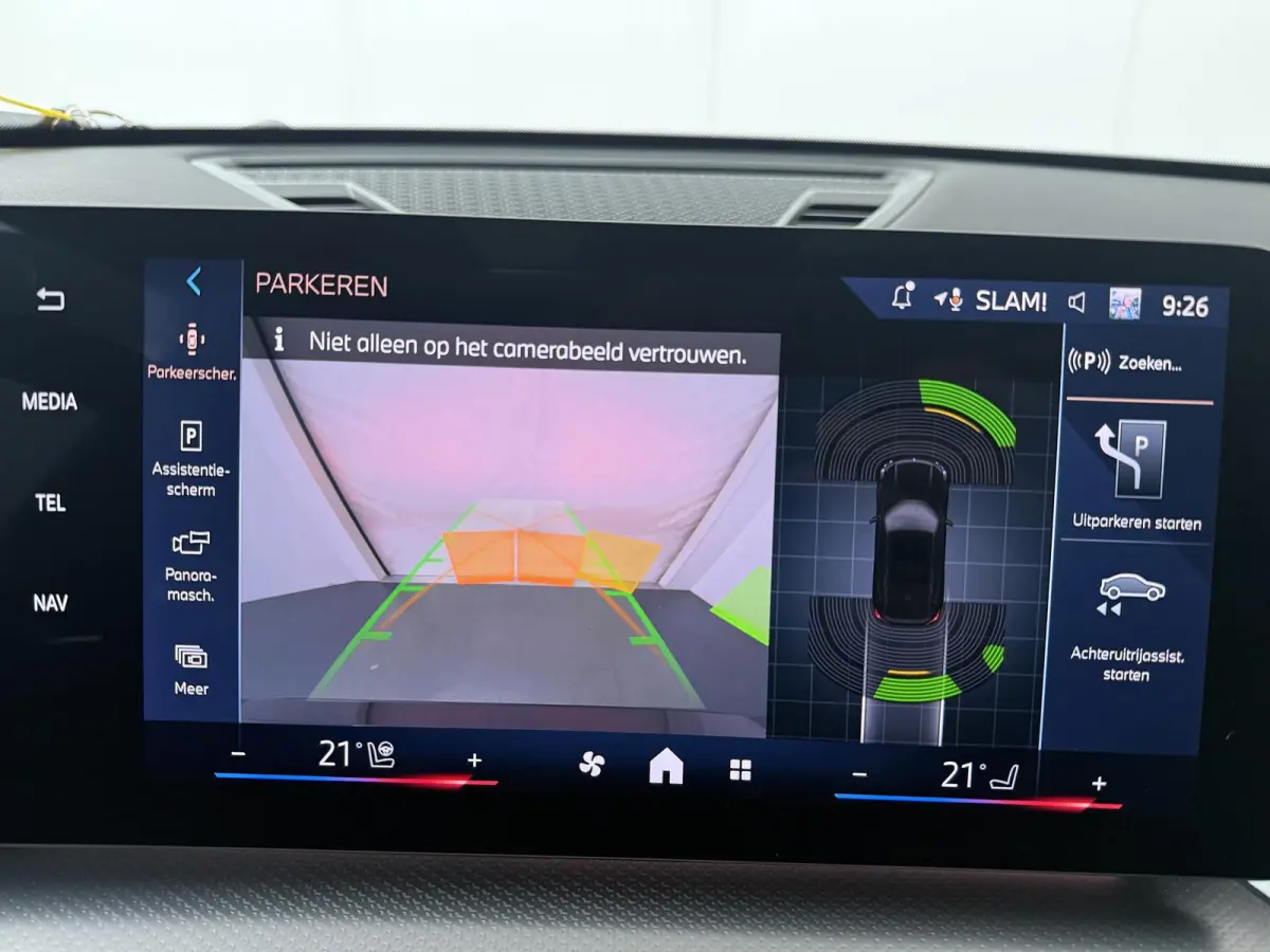 xDrive23i | Trekhaak | Panoramadak | Driving Assistant Plus | Harman Kardon | Stuurwielverwarming |