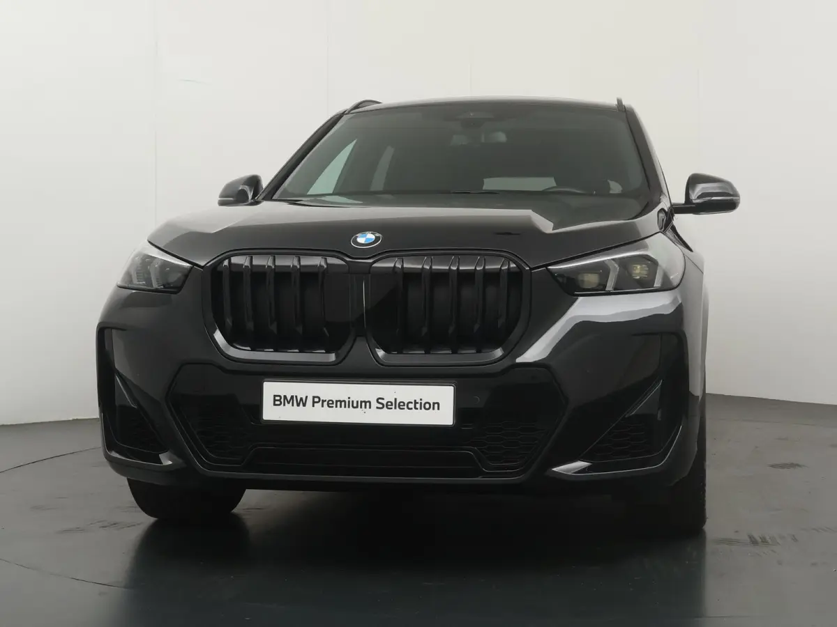 xDrive23i | Trekhaak | Panoramadak | Driving Assistant Plus | Harman Kardon | Stuurwielverwarming |