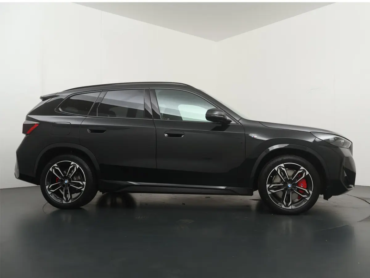 xDrive23i | Trekhaak | Panoramadak | Driving Assistant Plus | Harman Kardon | Stuurwielverwarming |