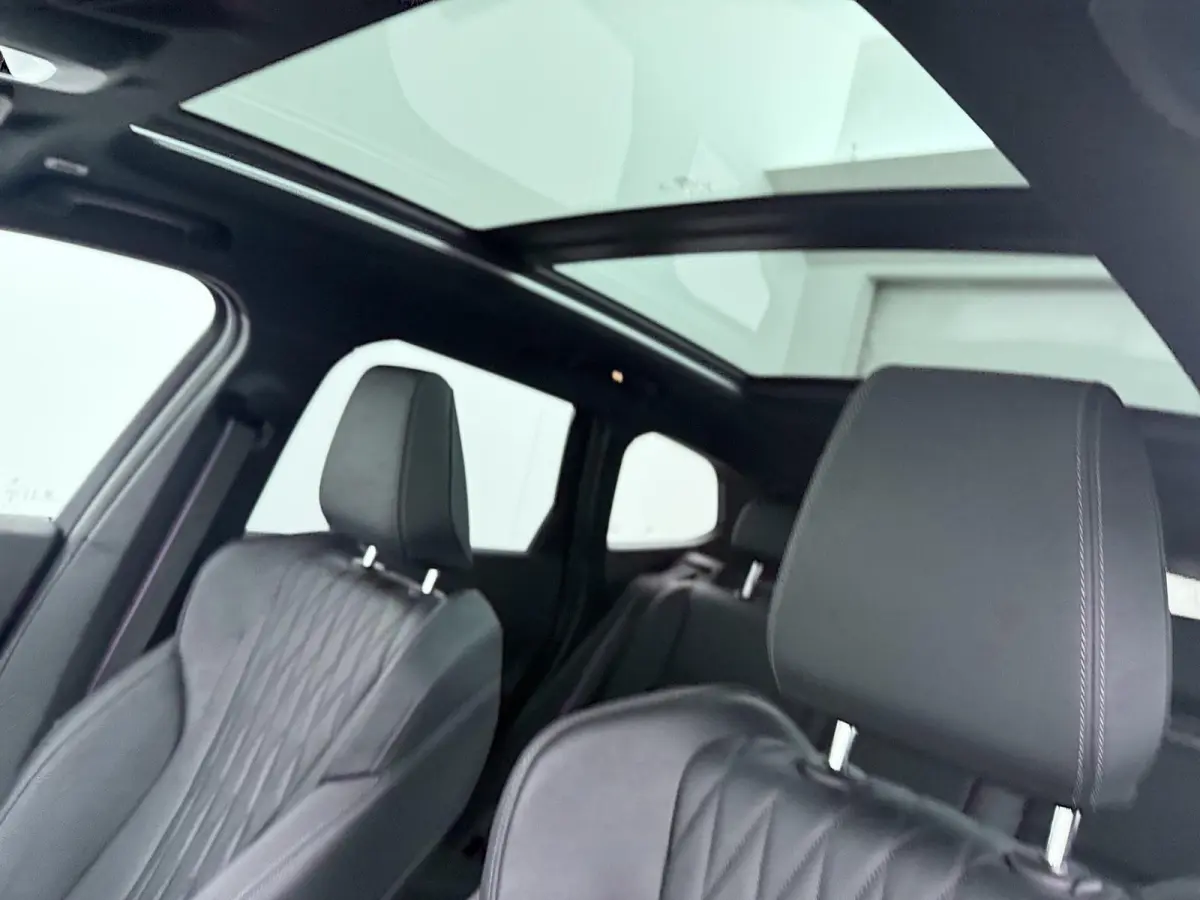 xDrive23i | Trekhaak | Panoramadak | Driving Assistant Plus | Harman Kardon | Stuurwielverwarming |