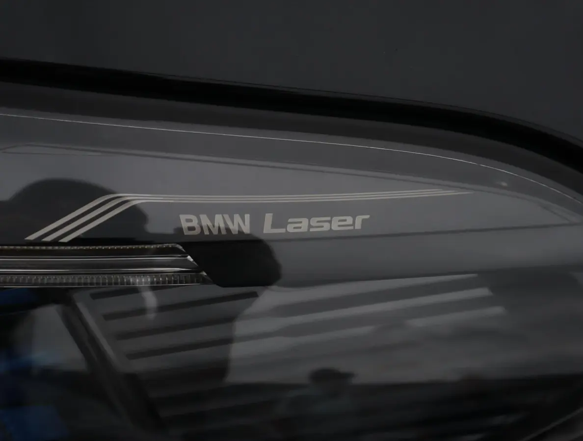 xDrive45e M Sport | Skylounge | Bowers en Wilkins | Softclose | Trekhaak | 22 Inch