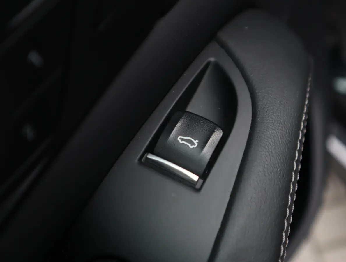 xDrive45e M Sport | Skylounge | Bowers en Wilkins | Softclose | Trekhaak | 22 Inch