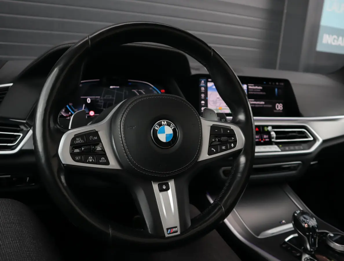 xDrive45e M Sport | Skylounge | Bowers en Wilkins | Softclose | Trekhaak | 22 Inch