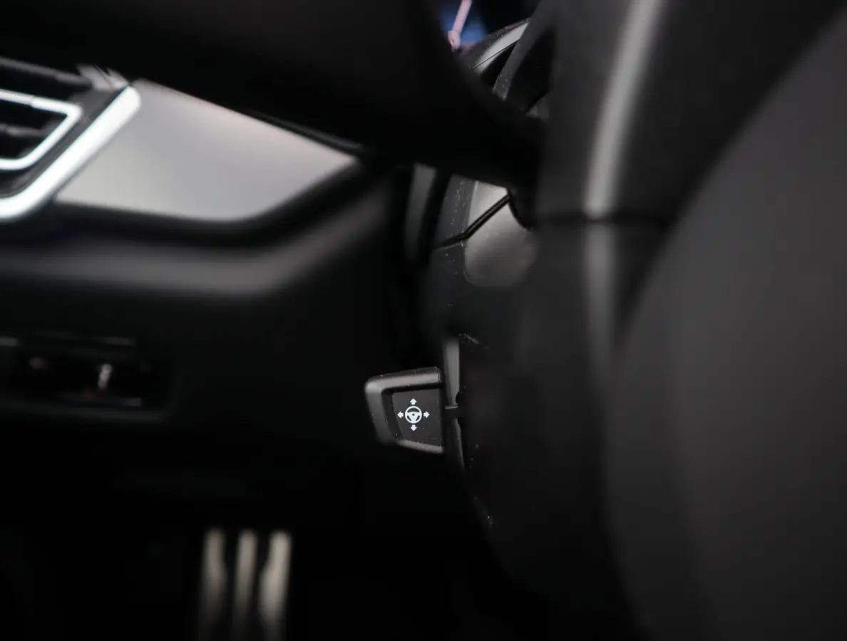 xDrive45e M Sport | Skylounge | Bowers en Wilkins | Softclose | Trekhaak | 22 Inch