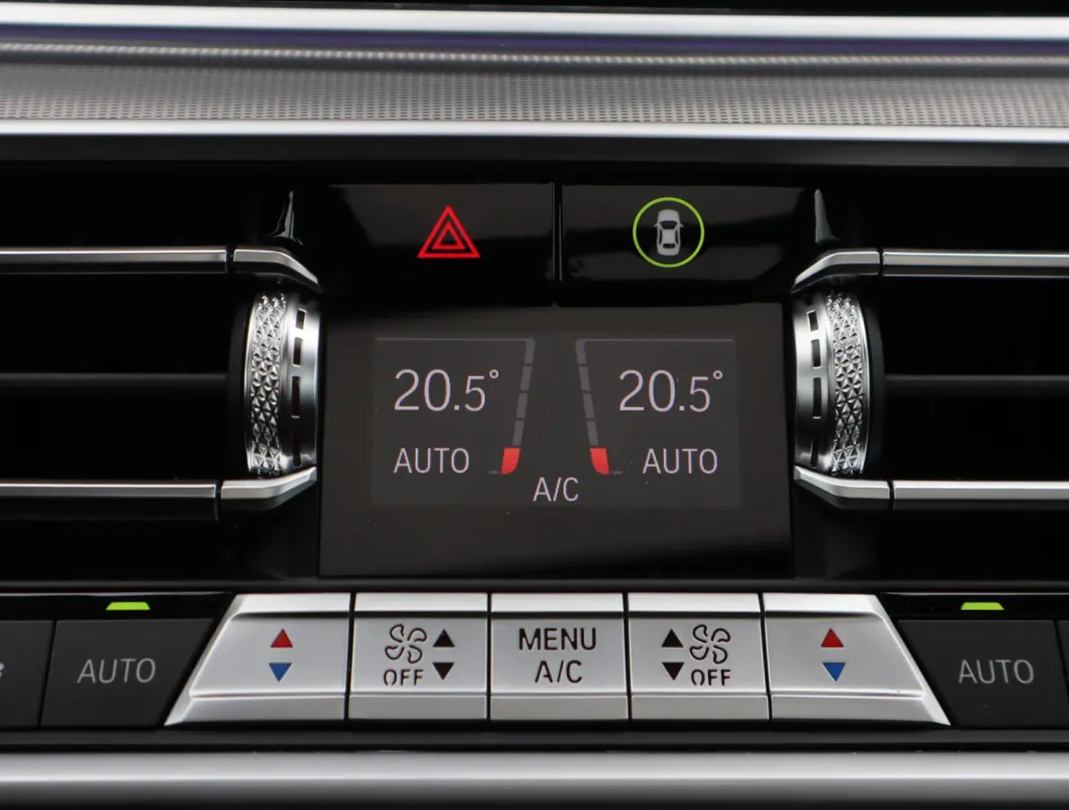 xDrive45e M Sport | Skylounge | Bowers en Wilkins | Softclose | Trekhaak | 22 Inch